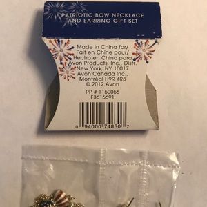 Avon patriotic bow necklace and earring set, NWT